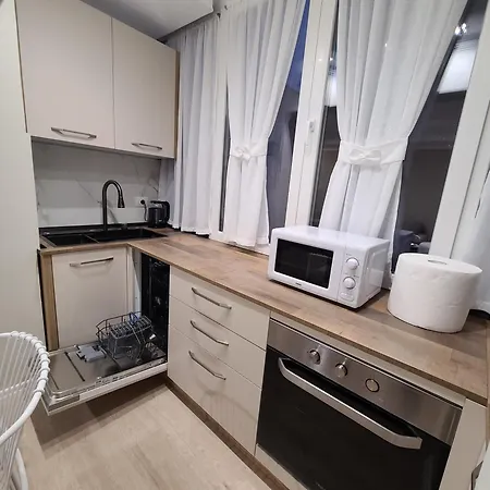 شقة Whispering Dawn Apartment, Accommodates 4, Next To Center, With Ac And Wifi