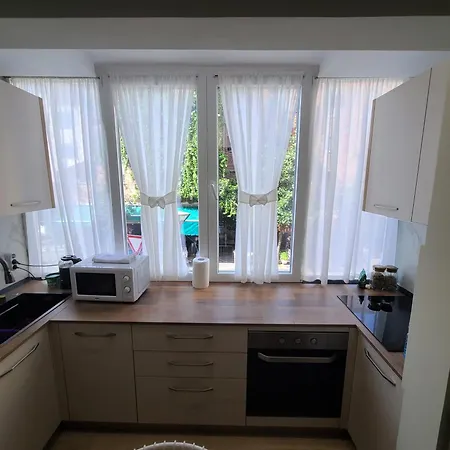 Whispering Dawn Apartment, Accommodates 4, Next To Center, With Ac And Wifi شقة