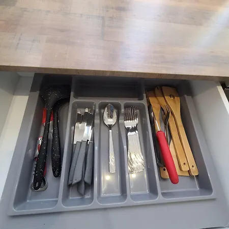 شقة Whispering Dawn Apartment, Accommodates 4, Next To Center, With Ac And Wifi