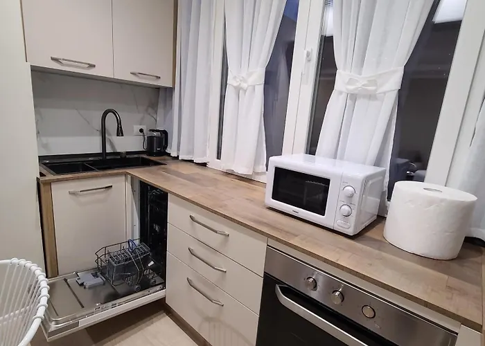 アパート Whispering Dawn Apartment, Accommodates 4, Next To Center, With Ac And Wifi