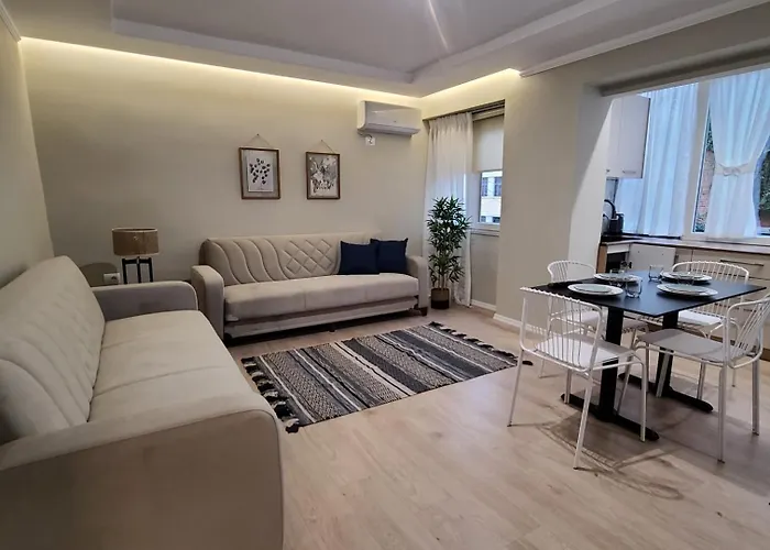 Whispering Dawn Apartment, Accommodates 4, Next To Center, With Ac And Wifi アパート *