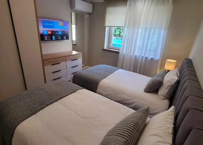 アパート Whispering Dawn Apartment, Accommodates 4, Next To Center, With Ac And Wifi *