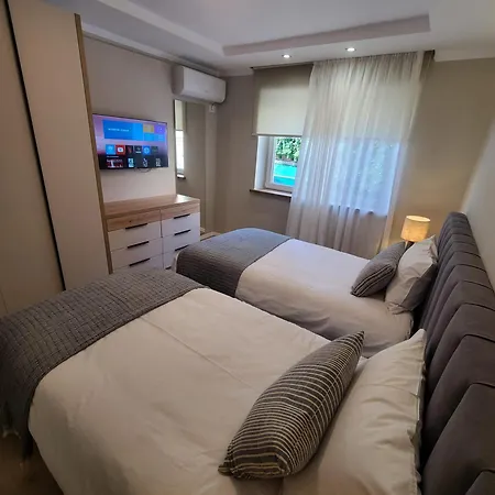 アパート Tesa Apartment, Accommodates 4, Next To Center, With Ac And Wifi *