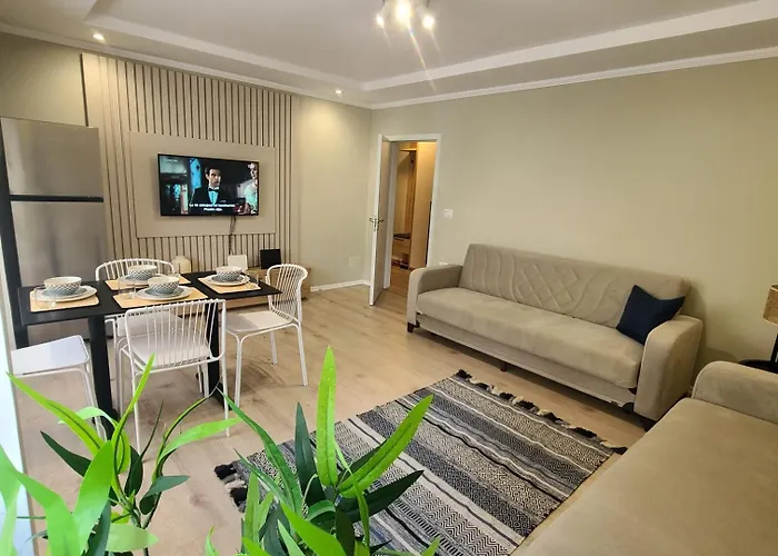 Whispering Dawn Apartment, Accommodates 4, Next To Center, With Ac And Wifi