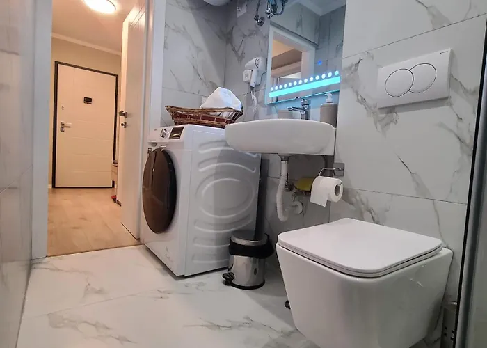 Apartman Whispering Dawn Apartment, Accommodates 4, Next To Center, With Ac And Wifi Tirana