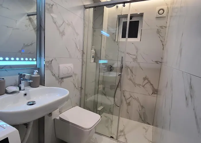 The Whispering Dawn - City Centre Apartment