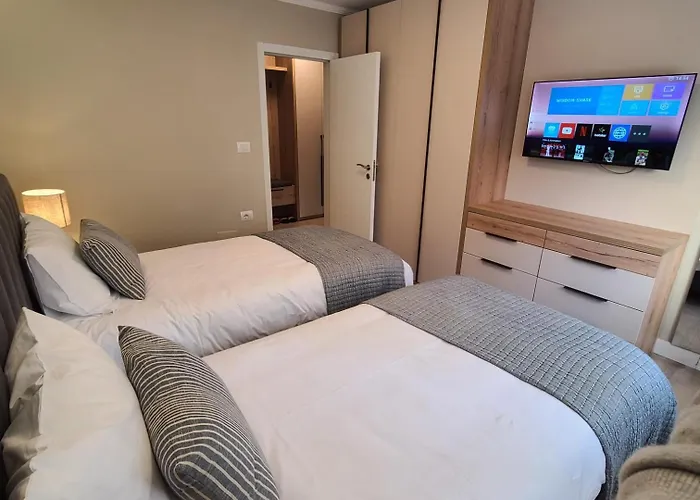 The Whispering Dawn - City Centre Apartment